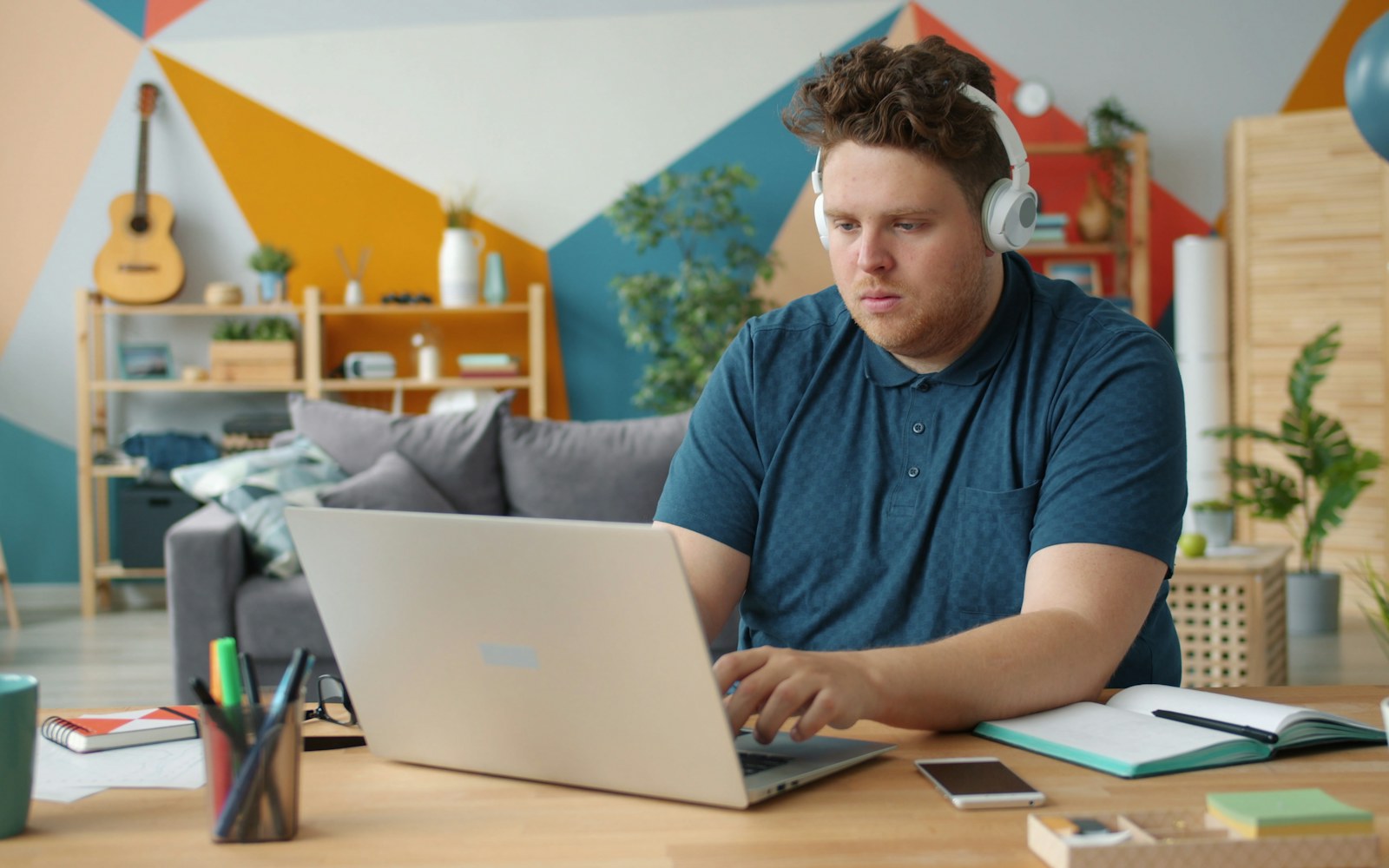 How to find the frequency of a sound Listener using headphones with a laptop